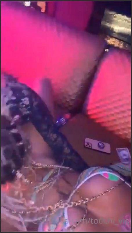 Toochi Kash BJ und Pisse trinken auf einer Party